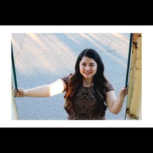 Meet your Posher, Elia